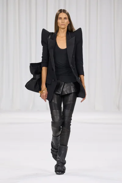 Look 10